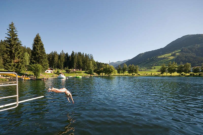 Jump into the bathing lake